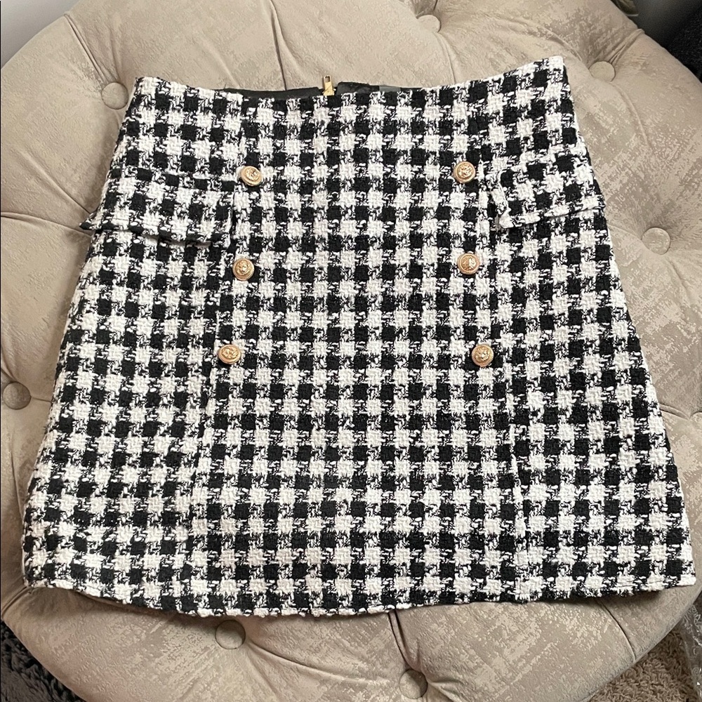 Chic Black and White Houndstooth Skirt